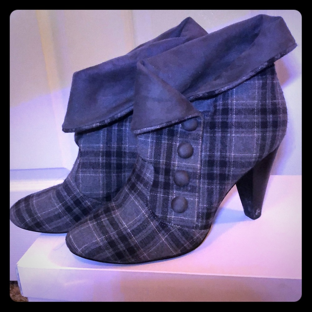 Grey plaid ankle boots